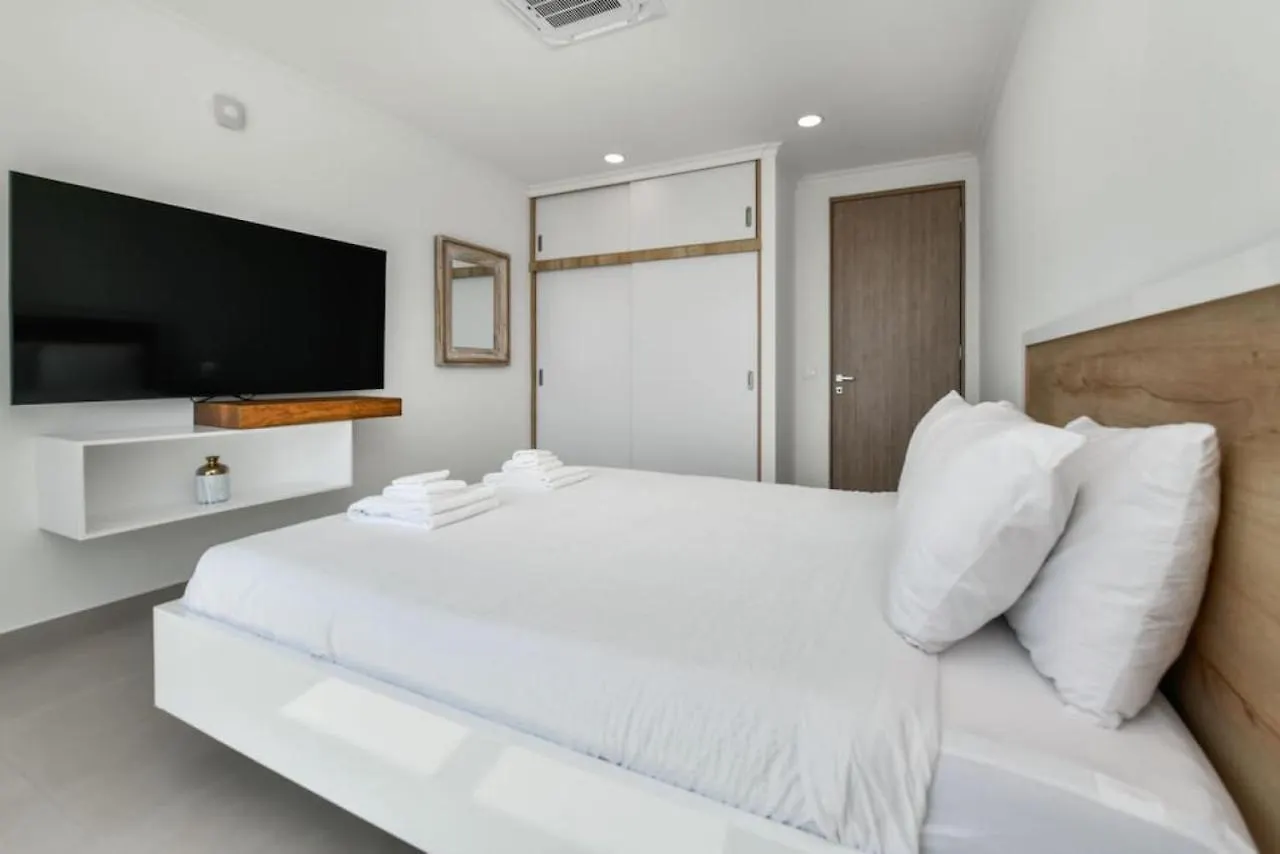 New 3Br 2Ba Modern Oasis 3-Min To Eagle Beach Palm Beach